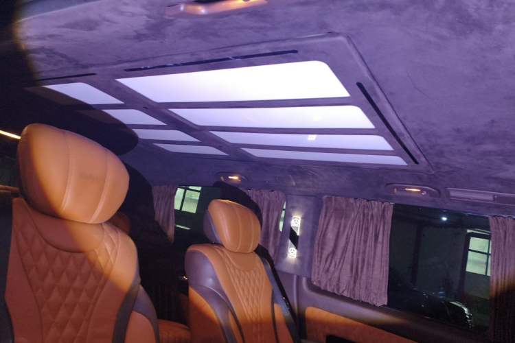 Used Mercedes-Benz Vito 2018 2.0T Elite Version 7 Seats China V Emission Standard Headliner