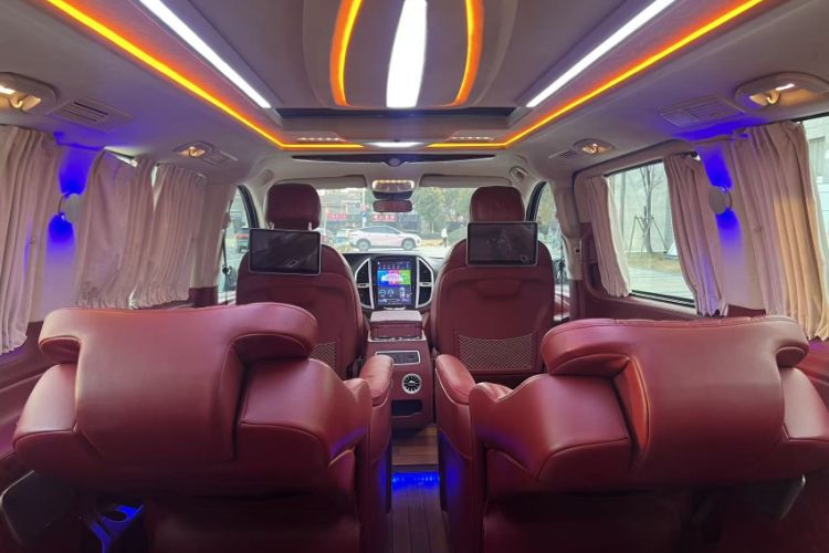 Used Mercedes-Benz Vito 2018 2.0T Elite Version 7 Seats China VI Emission Standard Headliner