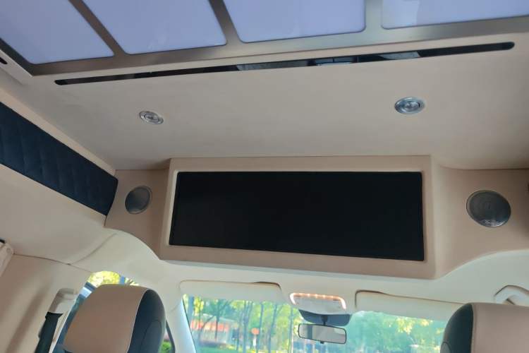 Used Mercedes-Benz Vito 2018 2.0T Elite Version 7 Seats China VI Emission Standard Headliner