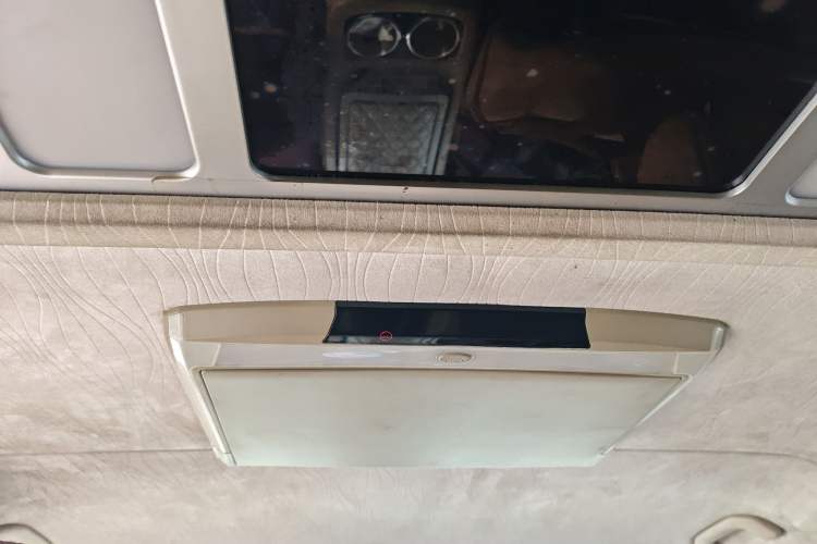 Used Mercedes-Benz Vito 2018 2.0T Business Version China VI Emission Standard Headliner