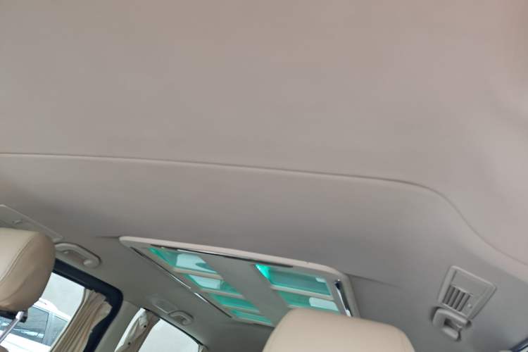 Used Mercedes-Benz Vito 2018 2.0T Elite Version 7 Seats China VI Emission Standard Headliner