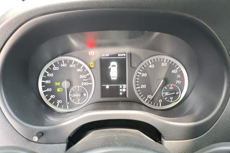 Used Mercedes-Benz Vito 2018 2.0T Business Version China VI Emission Standard Instrument Cluster