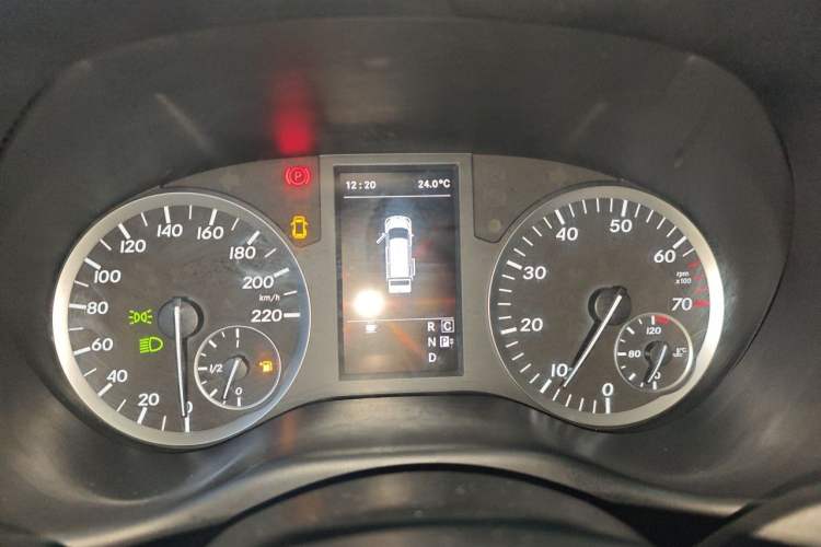 Used Mercedes-Benz Vito 2018 2.0T Elite Version 7 Seats China V Emission Standard Instrument Cluster
