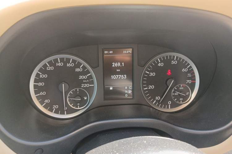 Used Mercedes-Benz Vito 2018 2.0T Elite Edition 8 Seats China V Standard Instrument Cluster