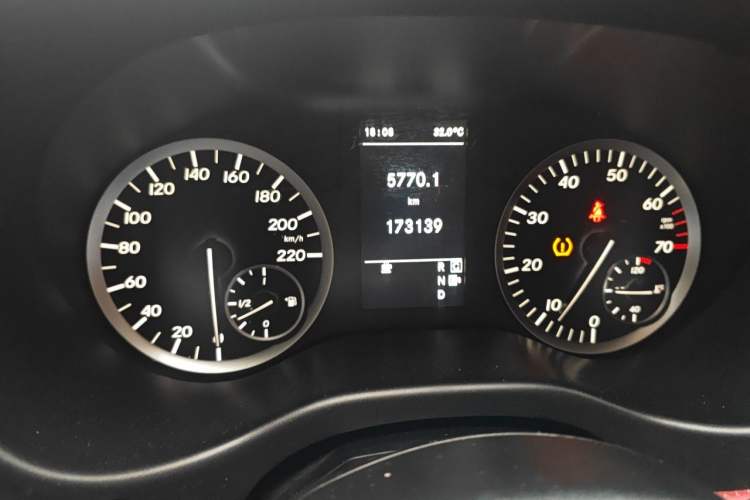 Used Mercedes-Benz Vito 2018 2.0T Business Version China V Emission Standard Instrument Cluster
