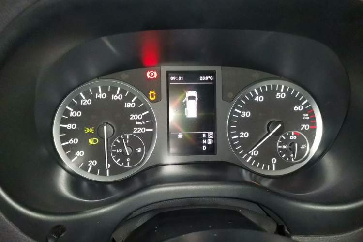 Used Mercedes-Benz Vito 2018 2.0T Business Version China V Emission Standard Instrument Cluster