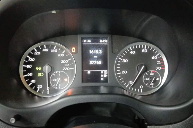 Used Mercedes-Benz Vito 2018 2.0T Elite Version 7 Seats China VI Emission Standard Instrument Cluster