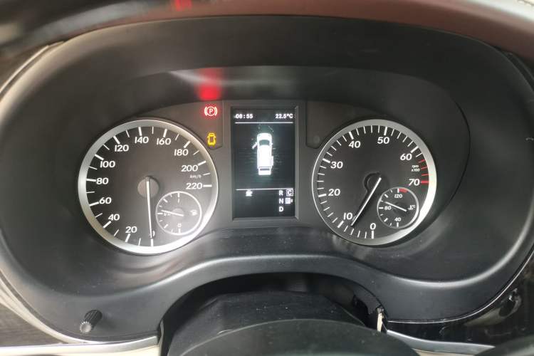 Used Mercedes-Benz Vito 2018 2.0T Elite Version 7 Seats China VI Emission Standard Instrument Cluster