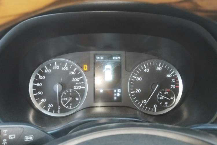 Used Mercedes-Benz Vito 2018 2.0T Elite Version 7 Seats China VI Emission Standard Instrument Cluster