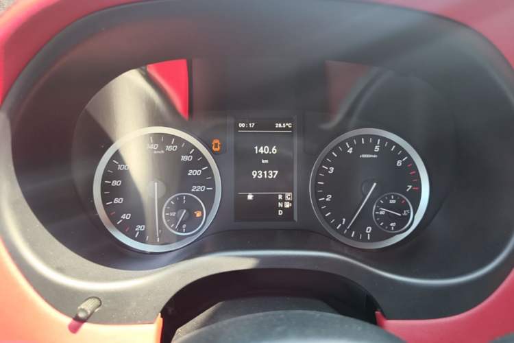 Used Mercedes-Benz Vito 2018 2.0T Elite Version 7 Seats China VI Emission Standard Instrument Cluster