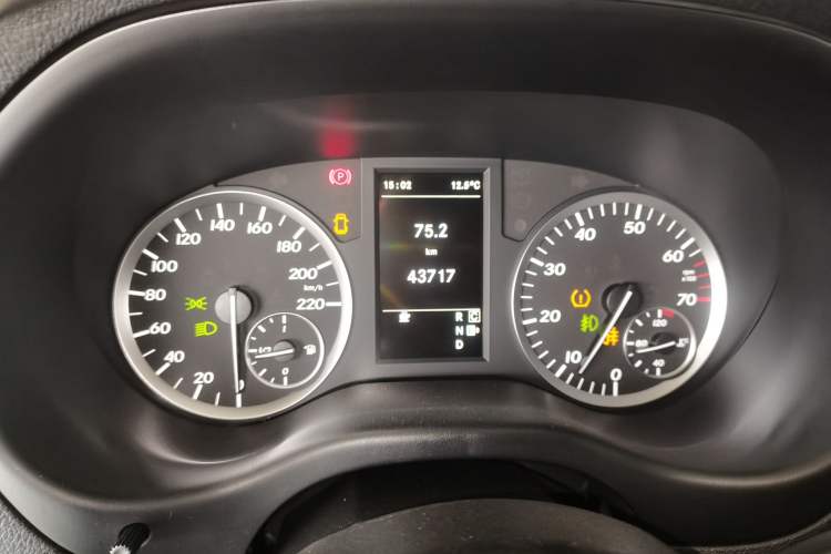 Used Mercedes-Benz Vito 2018 2.0T Business Version China VI Emission Standard Instrument Cluster
