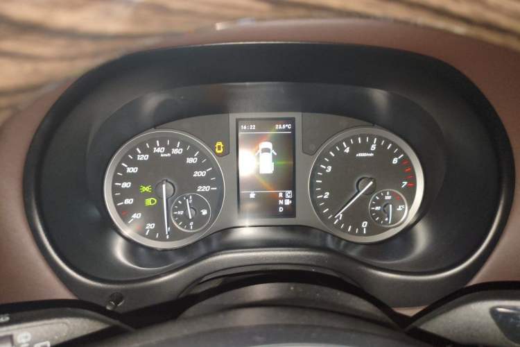 Used Mercedes-Benz Vito 2018 2.0T Elite Version 7 Seats China V Emission Standard Instrument Cluster