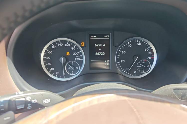 Used Mercedes-Benz Vito 2018 2.0T Elite Version 7 Seats China VI Emission Standard Instrument Cluster