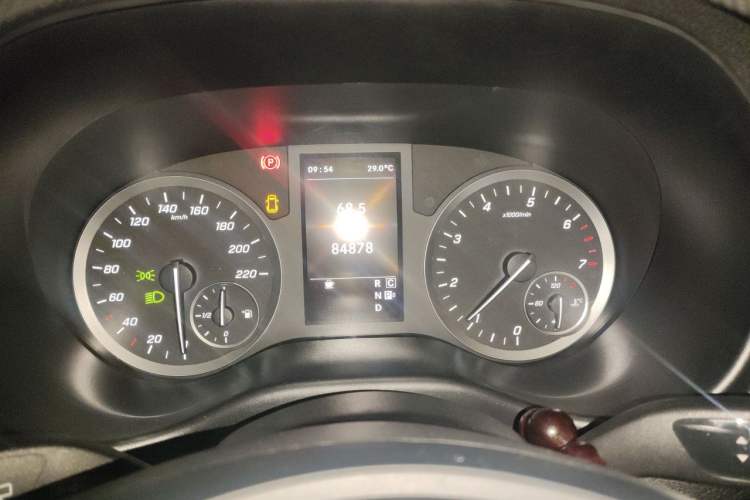 Used Mercedes-Benz Vito 2018 2.0T Elite Version 7 Seats China VI Emission Standard Instrument Cluster