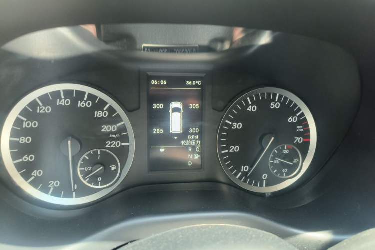 Used Mercedes-Benz Vito 2018 2.0T Elite Version 7 Seats China VI Emission Standard Instrument Cluster