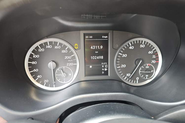 Used Mercedes-Benz Vito 2018 2.0T Elite Version 7 Seats China VI Emission Standard Instrument Cluster