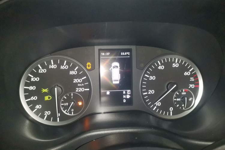 Used Mercedes-Benz Vito 2018 2.0T Elite Version 9 Seats China VI Emission Standard Instrument Cluster