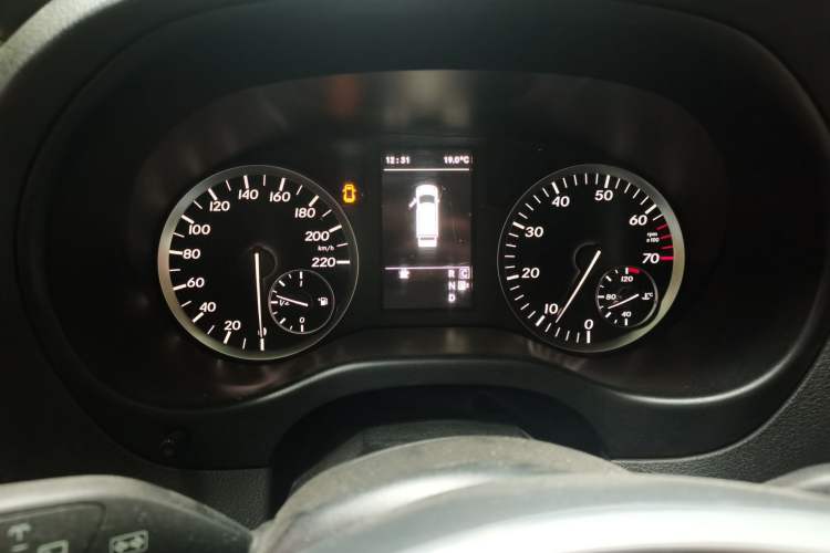 Used Mercedes-Benz Vito 2018 2.0T Elite Version 7 Seats China V Emission Standard Instrument Cluster