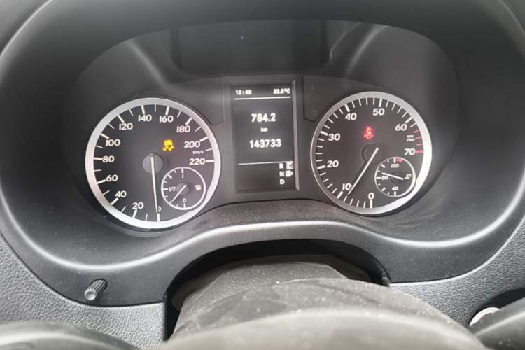 Used Mercedes-Benz Vito 2018 2.0T Elite Version 7 Seats China VI Emission Standard Instrument Cluster