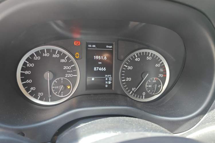 Used Mercedes-Benz Vito 2018 2.0T Elite Version 7 Seats China VI Emission Standard Instrument Cluster