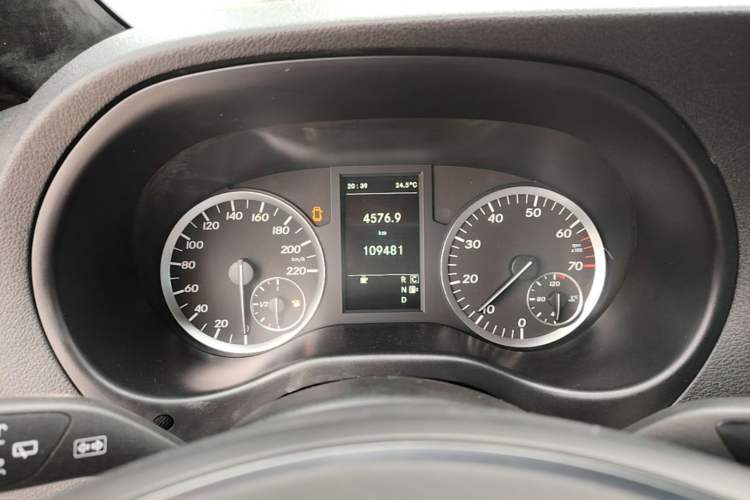 Used Mercedes-Benz Vito 2018 2.0T Business Version China VI Emission Standard Instrument Cluster