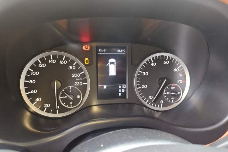 Used Mercedes-Benz Vito 2018 2.0T Elite Version 7 Seats China VI Emission Standard Instrument Cluster