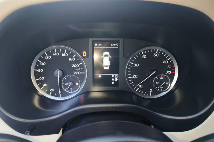 Used Mercedes-Benz Vito 2018 2.0T Elite Version 7 Seats China VI Emission Standard Instrument Cluster