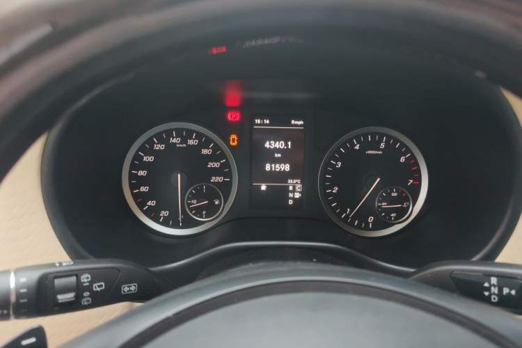 Used Mercedes-Benz Vito 2018 2.0T Elite Version 7 Seats China VI Emission Standard Instrument Cluster