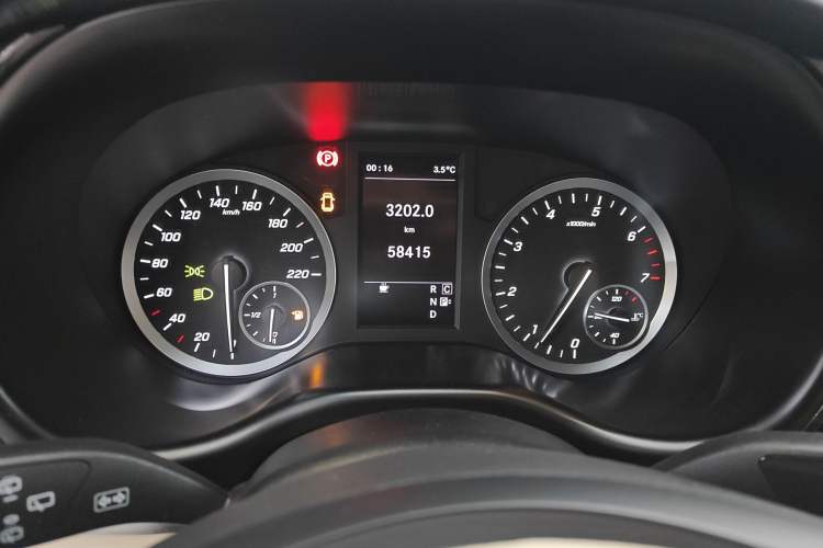 Used Mercedes-Benz Vito 2018 2.0T Elite Version 7 Seats China VI Emission Standard Instrument Cluster