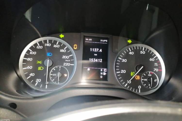 Used Mercedes-Benz Vito 2018 2.0T Business Version China VI Emission Standard Instrument Cluster