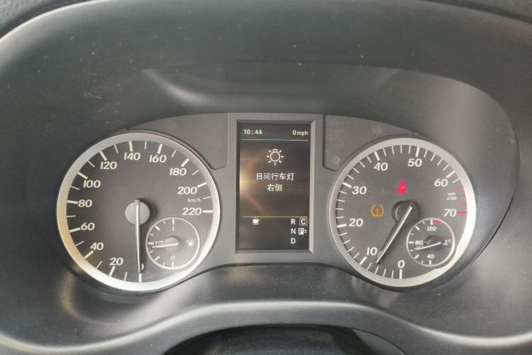 Used Mercedes-Benz Vito 2018 2.0T Business Version China VI Emission Standard Instrument Cluster