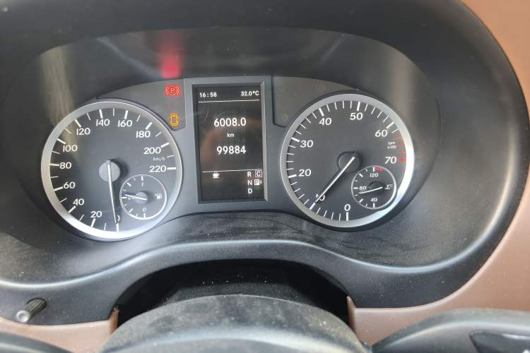 Used Mercedes-Benz Vito 2018 2.0T Elite Version 7 Seats China VI Emission Standard Instrument Cluster
