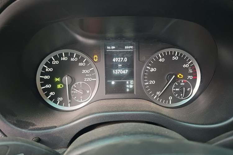 Used Mercedes-Benz Vito 2018 2.0T Business Version China VI Emission Standard Instrument Cluster