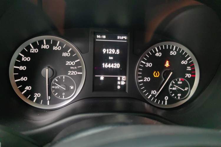 Used Mercedes-Benz Vito 2018 2.0T Elite Version 7 Seats China VI Emission Standard Instrument Cluster