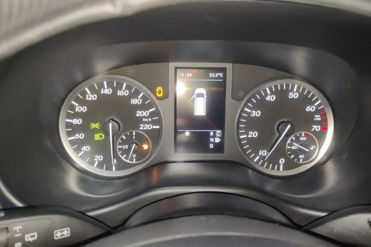 Used Mercedes-Benz Vito 2018 2.0T Elite Version 7 Seats China VI Emission Standard Instrument Cluster