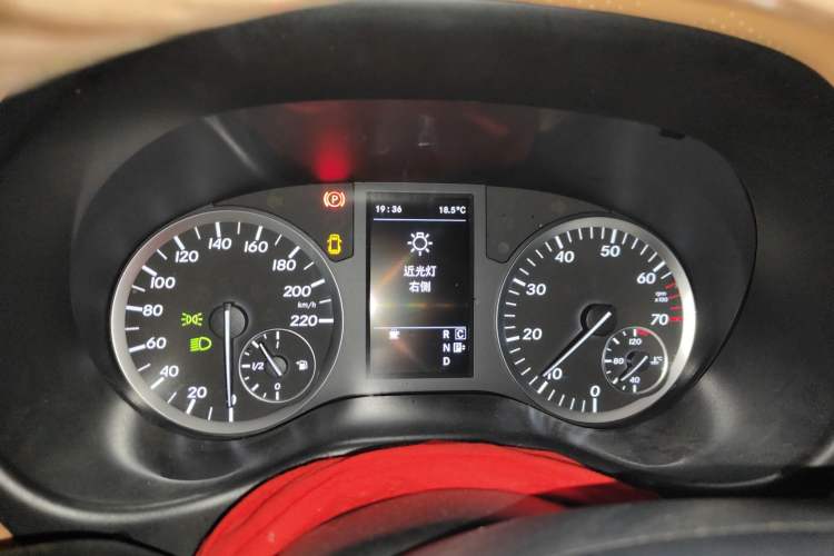 Used Mercedes-Benz Vito 2018 2.0T Business Version China V Emission Standard Instrument Cluster