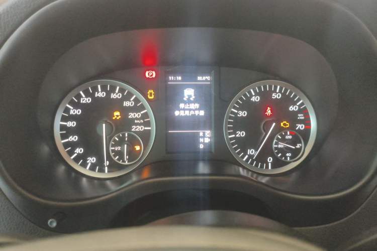 Used Mercedes-Benz Vito 2018 2.0T Elite Version 9 Seats China VI Emission Standard Instrument Cluster