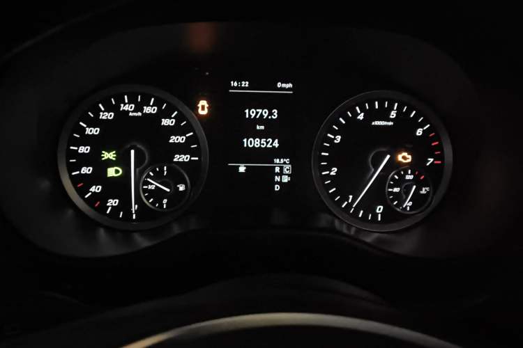 Used Mercedes-Benz Vito 2018 2.0T Business Version China VI Emission Standard Instrument Cluster