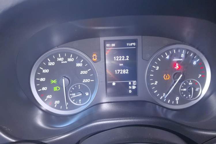 Used Mercedes-Benz Vito 2018 2.0T Elite Version 7 Seats China V Emission Standard Instrument Cluster