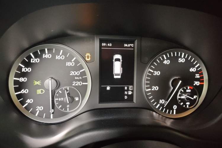 Used Mercedes-Benz Vito 2018 2.0T Business Version China VI Emission Standard Instrument Cluster