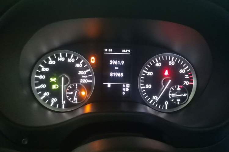 Used Mercedes-Benz Vito 2018 2.0T Elite Version 7 Seats China V Emission Standard Instrument Cluster
