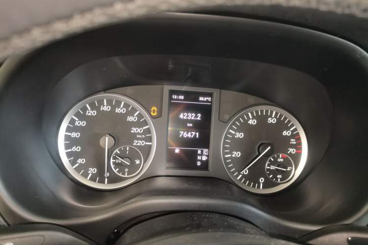 Used Mercedes-Benz Vito 2018 2.0T Elite Version 7 Seats China VI Emission Standard Instrument Cluster