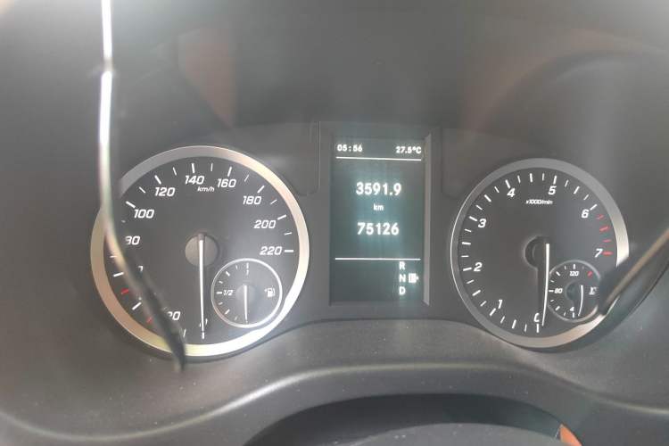 Used Mercedes-Benz Vito 2018 2.0T Elite Version 7 Seats China VI Emission Standard Instrument Cluster
