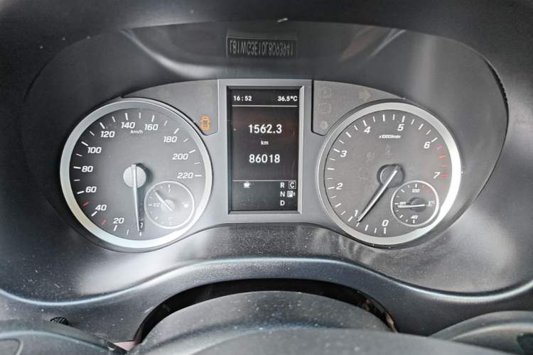 Used Mercedes-Benz Vito 2018 2.0T Business Version China VI Emission Standard Instrument Cluster