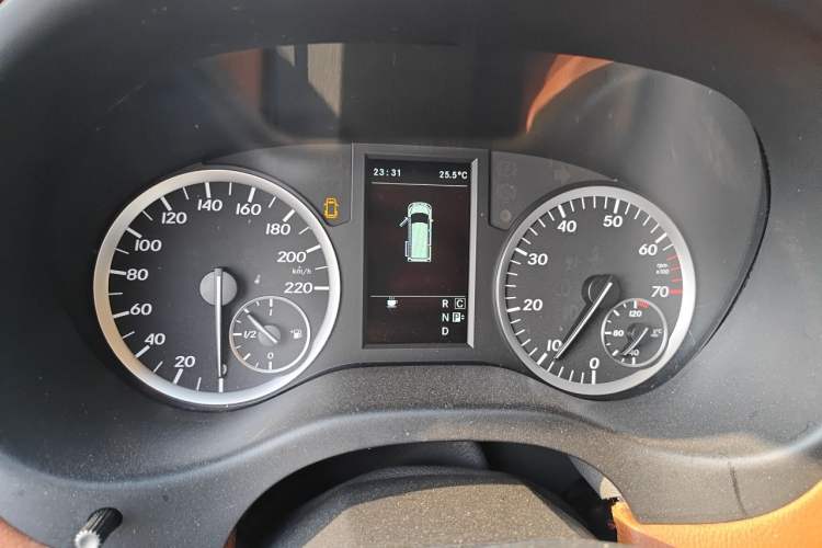 Used Mercedes-Benz Vito 2018 2.0T Business Version China V Emission Standard Instrument Cluster