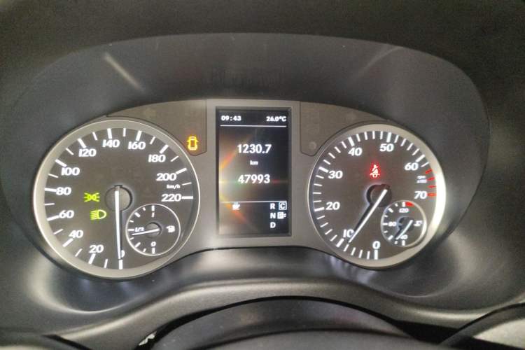 Used Mercedes-Benz Vito 2018 2.0T Elite Version 7 Seats China VI Emission Standard Instrument Cluster