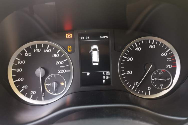 Used Mercedes-Benz Vito 2018 2.0T Elite Version 7 Seats China VI Emission Standard Instrument Cluster