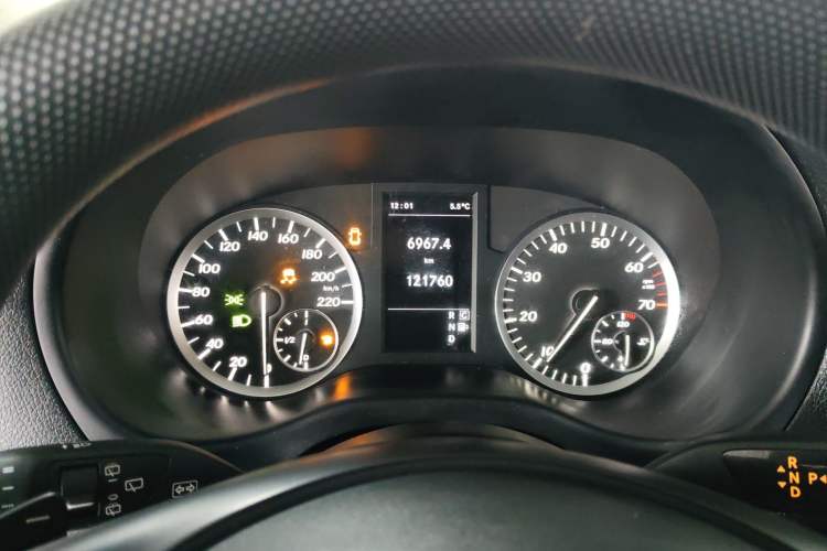 Used Mercedes-Benz Vito 2018 2.0T Elite Version 7 Seats China VI Emission Standard Instrument Cluster