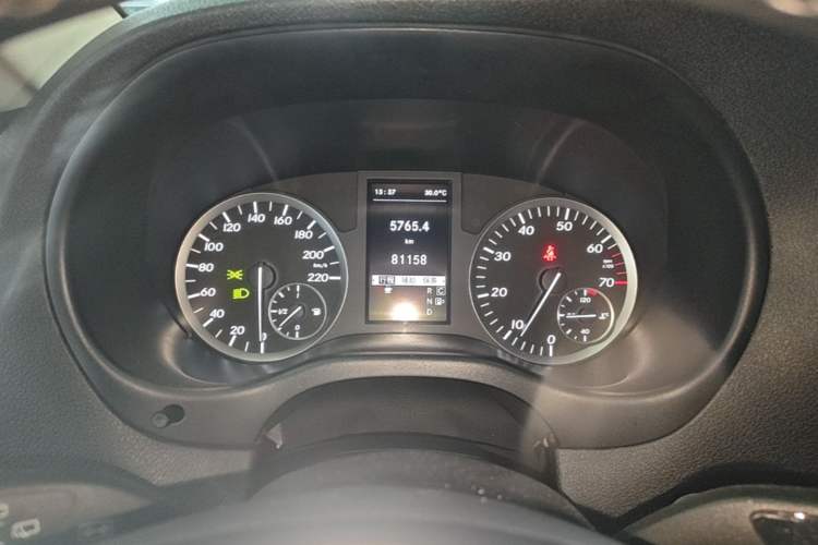 Used Mercedes-Benz Vito 2018 2.0T Business Version China VI Emission Standard Instrument Cluster