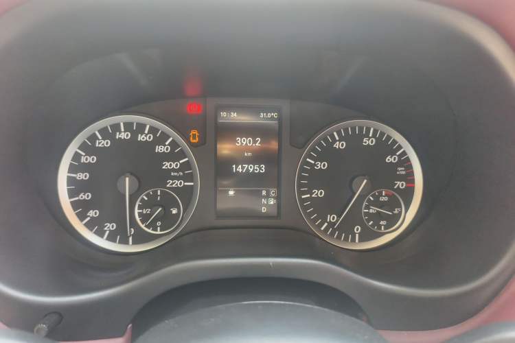 Used Mercedes-Benz Vito 2018 2.0T Business Version China VI Emission Standard Instrument Cluster